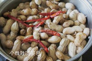 耗油鸡骨卤<a href=/shicai/guopin/HuaSheng/index.html target=_blank><u>花生</u></a>