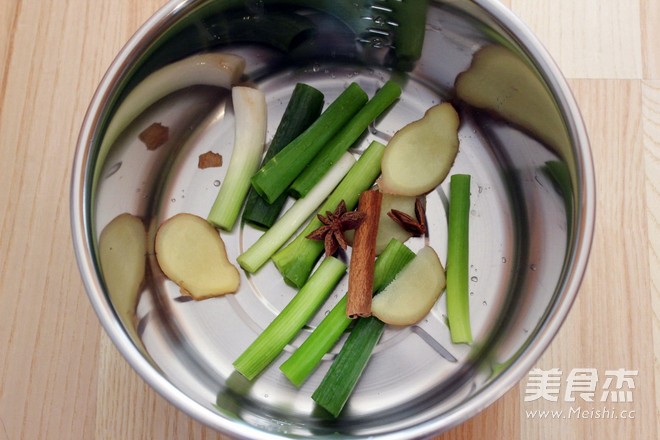 无锡<a href=/shicai/rouqin/PaiGu/index.html target=_blank><u>排骨</u></a>的做法