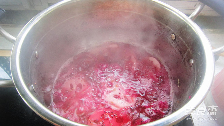 <a href=/shicai/shucai/GuiHua/index.html target=_blank><u>桂花</u></a>蜜汁<a href=/shicai/shucai/LianOu/index.html target=_blank><u>莲<a href=/shicai/shucai/Ou/index.html target=_blank><u>藕</u></a></u></a>的做法