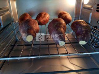 烤<a href=/shicai/shucai/HongShu/index.html target=_blank><u>红薯</u></a>