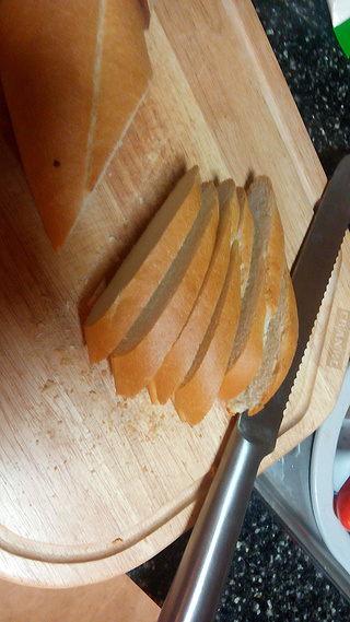 法式奶香<a href=/shicai/mimian/MianBao/index.html target=_blank><u>面包</u></a>片