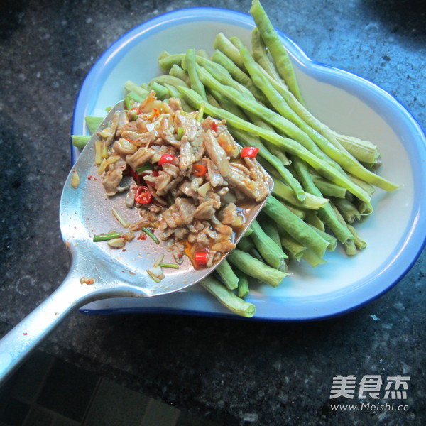 肉蒸<a href=/shicai/shucai/DouJiao/index.html target=_blank><u>豆角</u></a>的做法