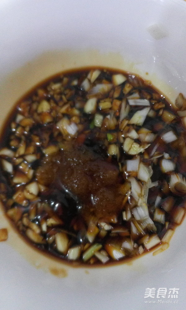 鱼香虎皮<a href=/shicai/rouqin/AnChun/index.html target=_blank><u>鹌鹑</u></a>蛋的做法