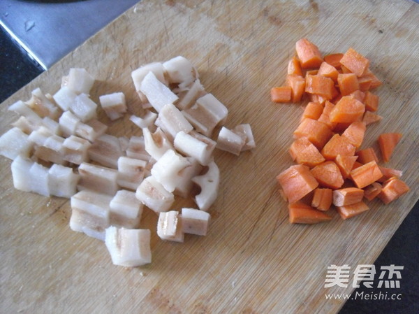 <a href=/shicai/shucai/LianOu/index.html target=_blank><u>莲<a href=/shicai/shucai/Ou/index.html target=_blank><u>藕</u></a></u></a><a href=/shicai/shucai/WanDou/index.html target=_blank><u>豌豆</u></a>粒的做法