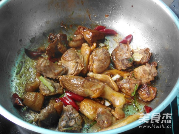 <a href=/shicai/shucai/XiangGu/index.html target=_blank><u>香菇</u></a>焖鸭的做法