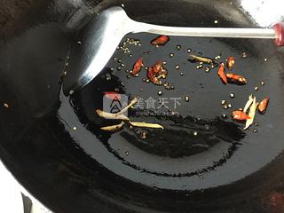 干煸<a href=/shicai/shucai/XingBaoGu/index.html target=_blank><u><a href=/shicai/guopin/Xing/index.html target=_blank><u>杏</u></a>鲍菇</u></a>