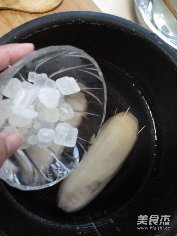 冰糖<a href=/shicai/mimian/NuoMi/index.html target=_blank><u>糯米</u></a><a href=/shicai/shucai/Ou/index.html target=_blank><u>藕</u></a>的做法