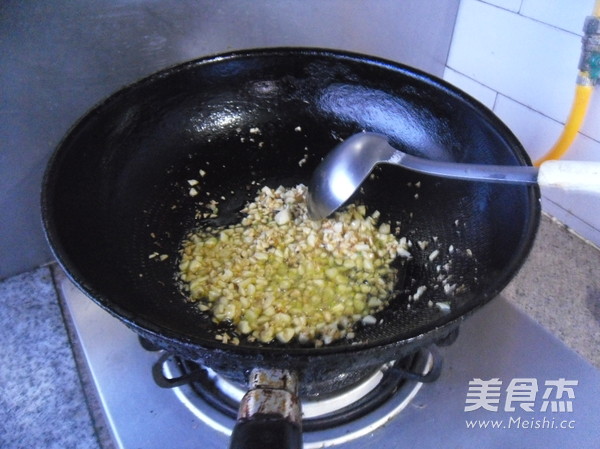 蒜香<a href=/shicai/shucai/XingBaoGu/index.html target=_blank><u><a href=/shicai/guopin/Xing/index.html target=_blank><u>杏</u></a>鲍菇</u></a>的做法