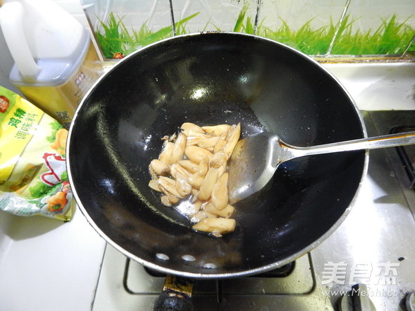 蚝油<a href=/shicai/shucai/XingBaoGu/index.html target=_blank><u><a href=/shicai/guopin/Xing/index.html target=_blank><u>杏</u></a>鲍菇</u></a>的做法