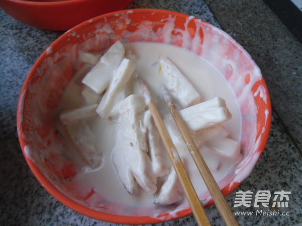 蒜香<a href=/shicai/shucai/XingBaoGu/index.html target=_blank><u><a href=/shicai/guopin/Xing/index.html target=_blank><u>杏</u></a>鲍菇</u></a>的做法