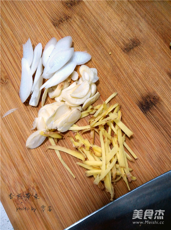 香煎<a href=/shicai/shuichanpin/DaiYu/index.html target=_blank><u>带鱼</u></a>的做法