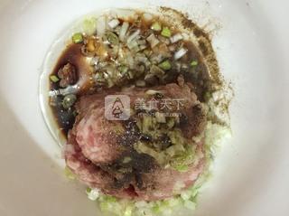 <a href=/shicai/rouqin/ZhuRou/index.html target=_blank><u>猪肉</u></a>蛋卷