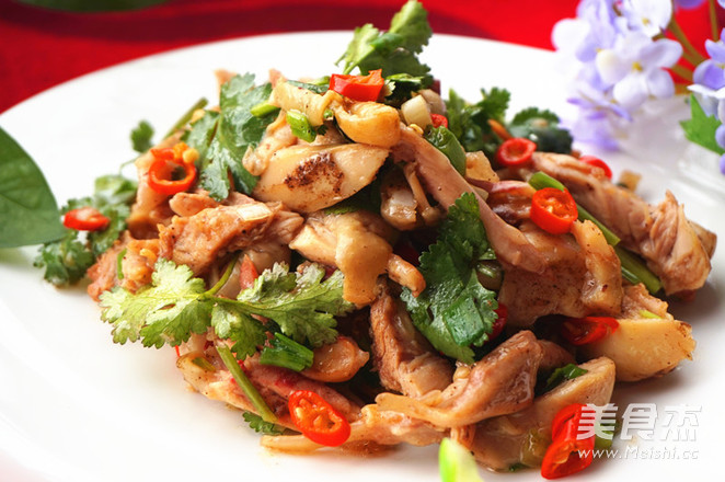 <a href=/shicai/diaoweipin/CongYou/index.html target=_blank><u>葱油</u></a><a href=/shicai/rouqin/JiTui/index.html target=_blank><u>鸡腿</u></a>的做法