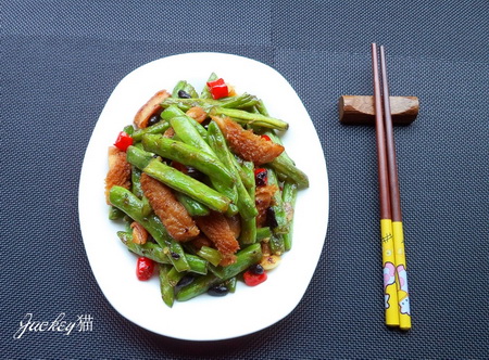 <a href=/shicai/rouqin/NiuDu/index.html target=_blank><u>牛肚</u></a>煸<a href=/shicai/shucai/SiJiDou/index.html target=_blank><u>四季豆</u></a>