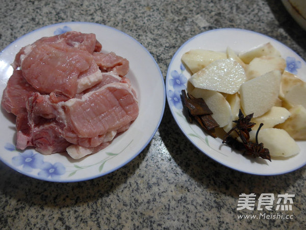 <a href=/shicai/shucai/ShanYao/index.html target=_blank><u>山药</u></a>烧大排的做法