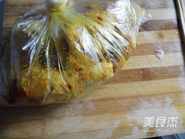 香脆辣<a href=/shicai/rouqin/JiTui/index.html target=_blank><u>鸡腿</u></a>的做法