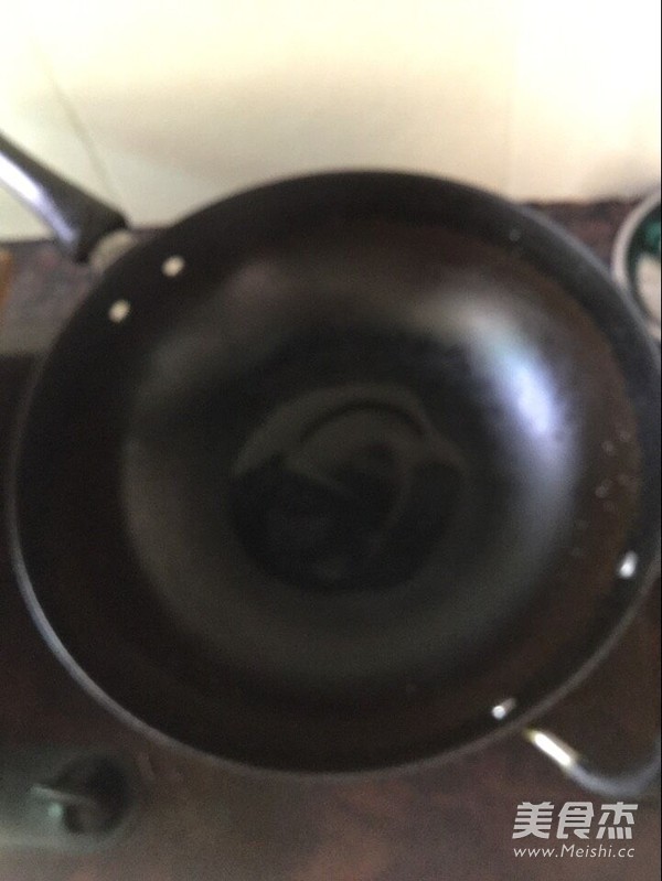 <a href=/shicai/shucai/HeLanDou/index.html target=_blank><u>荷兰豆</u></a>炒<a href=/shicai/shuichanpin/YouYu/index.html target=_blank><u>鱿鱼</u></a>的做法