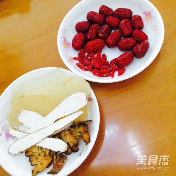 川弓天麻炖<a href=/shicai/shuichanpin/YuYuTou/index.html target=_blank><u>鱼头</u></a>的做法