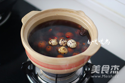 五香<a href=/shicai/rouqin/AnChun/index.html target=_blank><u>鹌鹑</u></a>蛋的做法