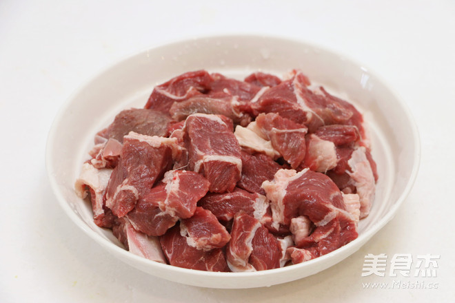 <a href=/shicai/shucai/HuLuoBo/index.html target=_blank><u>胡<a href=/shicai/shucai/LuoBo/index.html target=_blank><u>萝卜</u></a></u></a><a href=/shicai/shucai/TuDou/index.html target=_blank><u>土豆</u></a>炖<a href=/shicai/rouqin/NiuRou/index.html target=_blank><u>牛肉</u></a>的做法