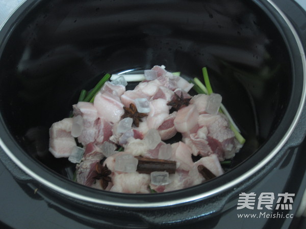 #苏泊尔#红烧<a href=/shicai/rouqin/WuHuaRou/index.html target=_blank><u>五花肉</u></a>的做法