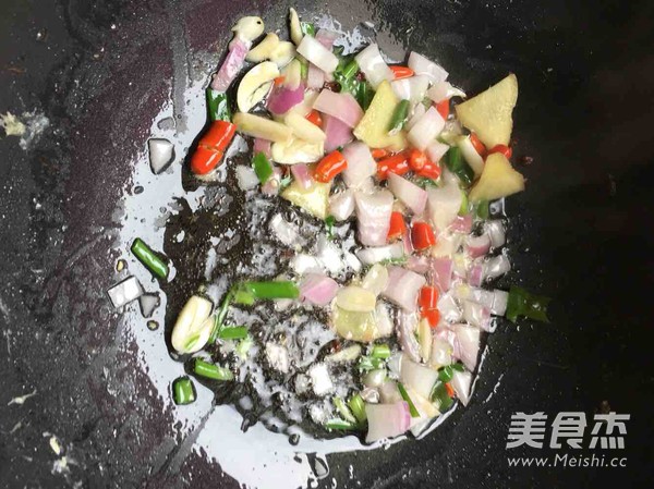 <a href=/shicai/shucai/TuDou/index.html target=_blank><u>土豆</u></a>炖<a href=/shicai/rouqin/JiTui/index.html target=_blank><u>鸡腿</u></a>的做法