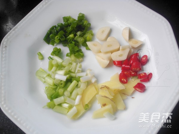 农家煎<a href=/shicai/mimian/DouFu/index.html target=_blank><u>豆腐</u></a>的做法