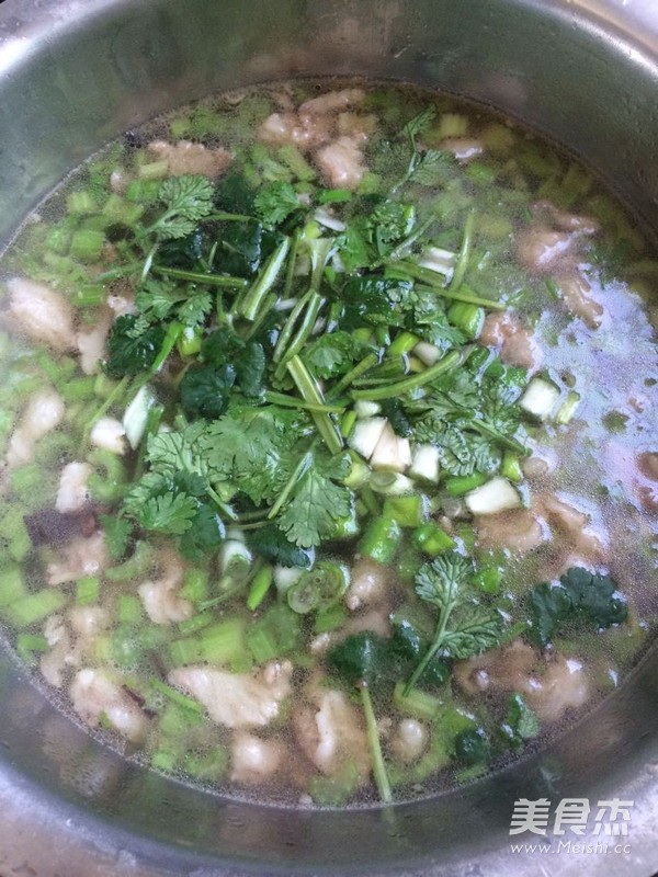 <a href=/shicai/rouqin/YangRou/index.html target=_blank><u>羊肉</u></a>烩火烧的做法