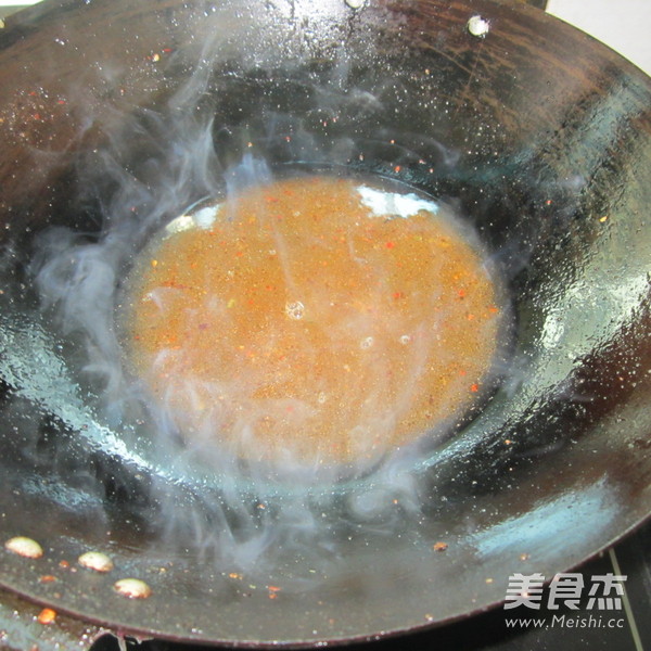 金针菇煮<a href=/shicai/mimian/FenPi/index.html target=_blank><u>粉皮</u></a>的做法