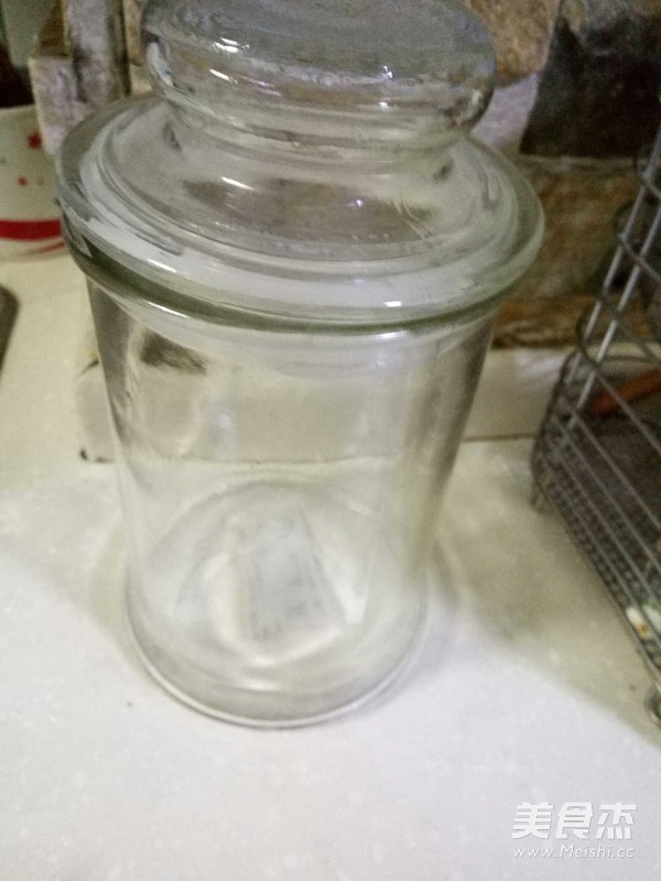 <a href=/shicai/guopin/NingMeng/index.html target=_blank><u>柠檬</u></a><a href=/shicai/diaoweipin/FengMi/index.html target=_blank><u>蜂蜜</u></a>的做法