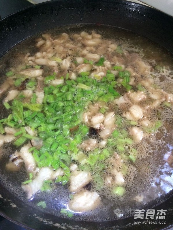 <a href=/shicai/rouqin/YangRou/index.html target=_blank><u>羊肉</u></a>烩火烧的做法