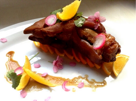 砂锅卤汁<a href=/shicai/rouqin/ZhuJiao/index.html target=_blank><u>猪脚</u></a>的做法