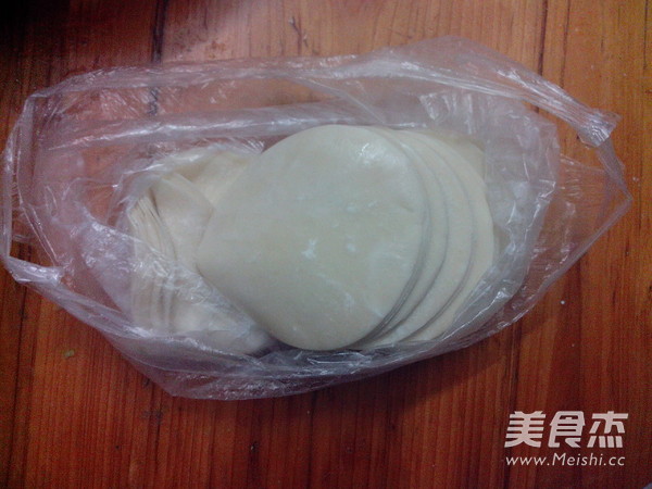 <a href=/shicai/shucai/XiangGu/index.html target=_blank><u>香菇</u></a><a href=/shicai/shucai/LuoBo/index.html target=_blank><u>萝卜</u></a>蒸饺的做法