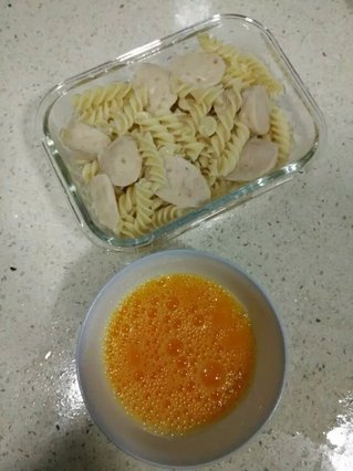 <a href=/shicai/rouqin/JiDan/index.html target=_blank><u>鸡蛋</u></a><a href=/shicai/shuichanpin/YuWan/index.html target=_blank><u>鱼丸</u></a>蒸<a href=/shicai/mimian/YiMian/index.html target=_blank><u>意面</u></a>