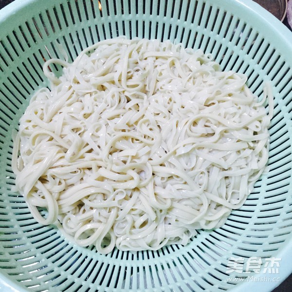 <a href=/shicai/shucai/YouCai/index.html target=_blank><u>油菜</u></a>云吞面的做法