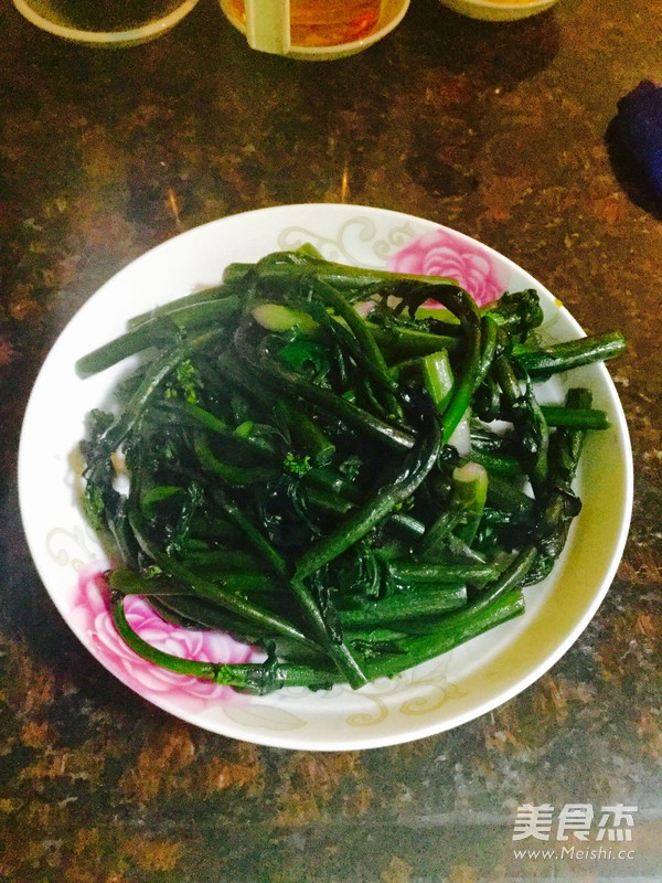 肉片炒<a href=/shicai/shucai/CaiXin/index.html target=_blank><u>菜心</u></a>的做法