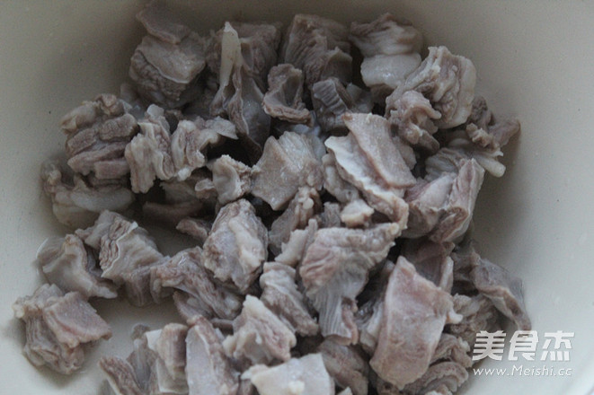 <a href=/shicai/rouqin/YangRou/index.html target=_blank><u>羊肉</u></a><a href=/shicai/shucai/ShanYao/index.html target=_blank><u>山药</u></a><a href=/shicai/guopin/GouQi/index.html target=_blank><u>枸杞</u></a>汤的做法