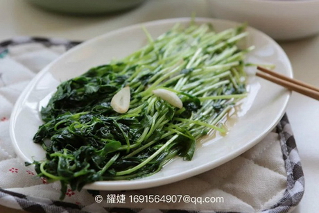 清炒<a href=/shicai/shucai/DouMiao/index.html target=_blank><u>豆苗</u></a>的做法