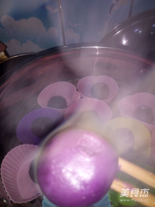 <a href=/shicai/shucai/ZiShu/index.html target=_blank><u>紫薯</u></a><a href=/shicai/mimian/ZhiShi/index.html target=_blank><u>芝士</u></a>球（两吃）的做法