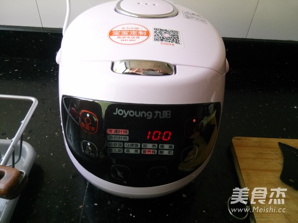 <a href=/shicai/guopin/LiZi/index.html target=_blank><u>栗子</u></a>麻鸭汤的做法