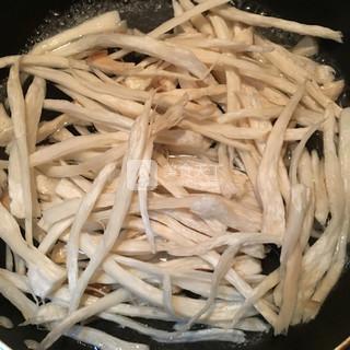 凉拌<a href=/shicai/shucai/XingBaoGu/index.html target=_blank><u><a href=/shicai/guopin/Xing/index.html target=_blank><u>杏</u></a>鲍菇</u></a>