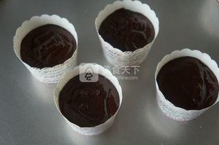 松露黑<a href=/shicai/mimian/QiaoKeLi/index.html target=_blank><u>巧克力</u></a>纸杯蛋糕