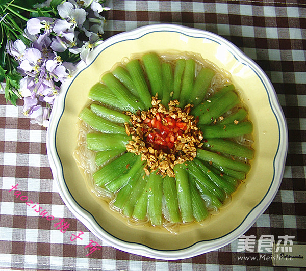 金蒜<a href=/shicai/mimian/FenSi/index.html target=_blank><u>粉丝</u></a>蒸<a href=/shicai/shucai/SiGua/index.html target=_blank><u>丝瓜</u></a>的做法