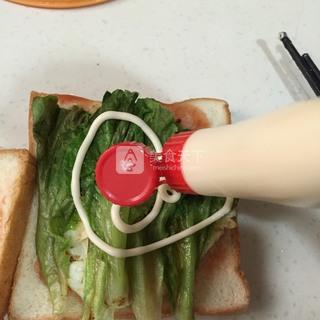 <a href=/shicai/mimian/TuSi/index.html target=_blank><u>吐司</u></a>夹<a href=/shicai/rouqin/JiDan/index.html target=_blank><u>鸡蛋</u></a>