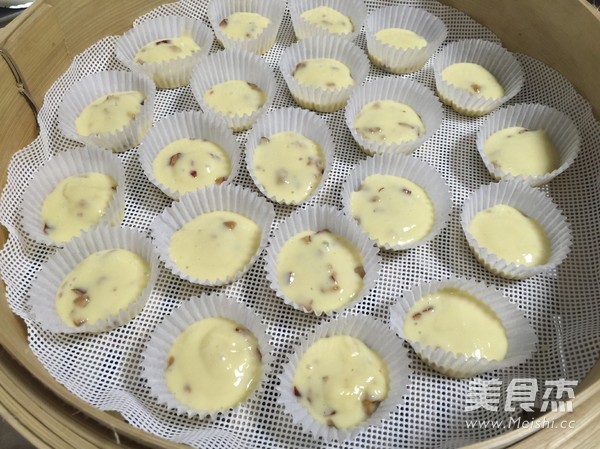 红<a href=/shicai/guopin/Zao/index.html target=_blank><u>枣</u></a>蒸糕的做法