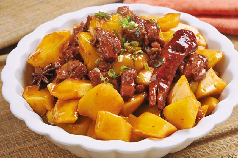 <a href=/shicai/rouqin/NiuRou/index.html target=_blank><u>牛肉</u></a>炖<a href=/shicai/shucai/TuDou/index.html target=_blank><u>土豆</u></a>的做法2