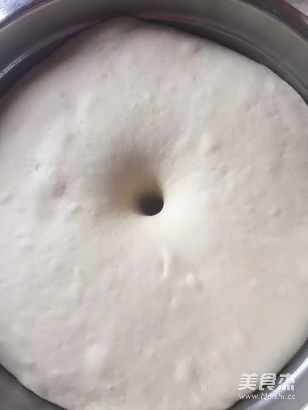 萌哒哒~寿<a href=/shicai/guopin/Tao/index.html target=_blank><u>桃</u></a>馒头的做法