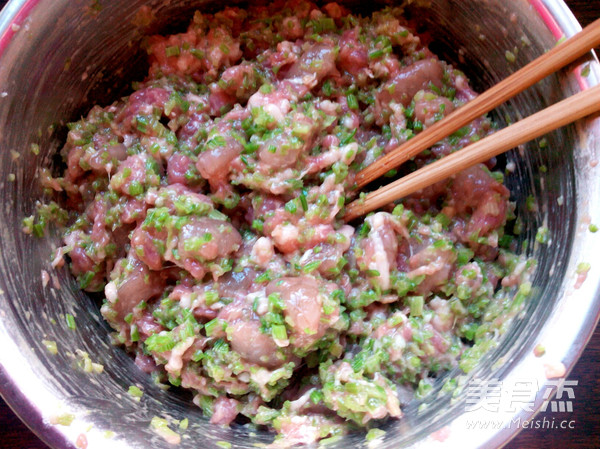 <a href=/shicai/shucai/HongShu/index.html target=_blank><u>红薯</u></a>馅饼的做法