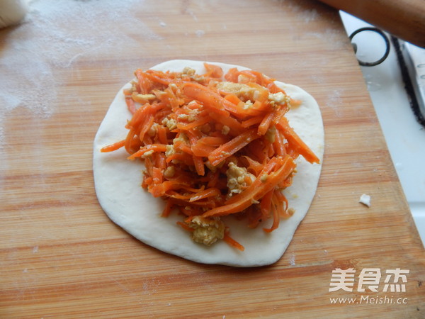 <a href=/shicai/shucai/HuLuoBo/index.html target=_blank><u>胡<a href=/shicai/shucai/LuoBo/index.html target=_blank><u>萝卜</u></a></u></a><a href=/shicai/rouqin/JiDan/index.html target=_blank><u>鸡蛋</u></a>馅饼的做法