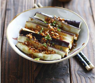 开胃下饭的蒜蓉蒸<a href=/shicai/shucai/QieZi/index.html target=_blank><u>茄子</u></a>怎么做?